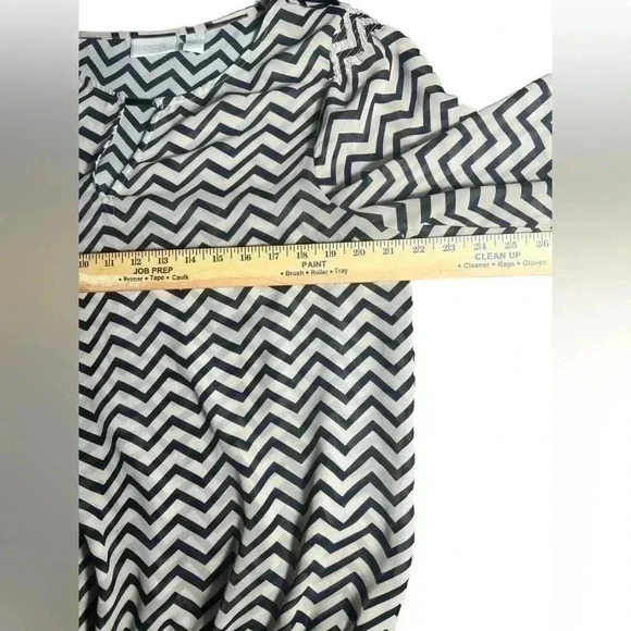 Chico’s Womens Blouse Beige/Black Scoop Neck Semi Sheer Top Size 2 - Picture 3 of 7